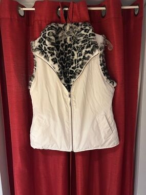 GAP White Puffer Vest with Leopard Faux-Fur Lining